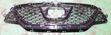 GRILLE（金型重量： 8,100Kg）